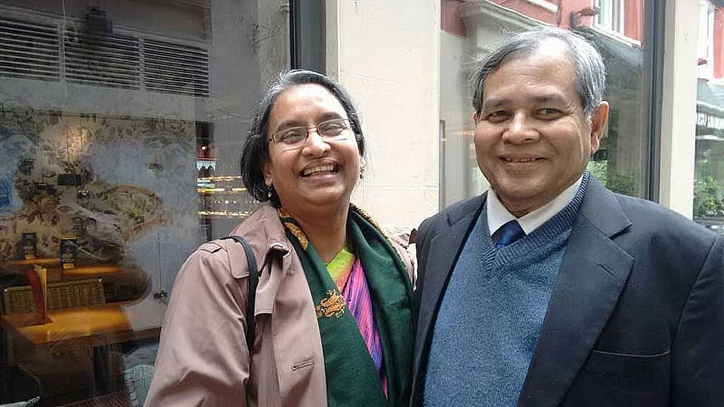 স্ত্রী দীপু মনির সঙ্গে তৌফীক নাওয়াজ।