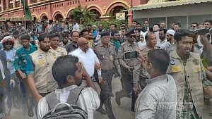 Court chaos: Protests as Barishal Bar Association chief held
