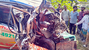 Ambulance driver killed in Barishal crash