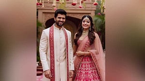 নীরবতা ভাঙলেন রাশমিকা-বিজয়, জানালেন উদয়পুরে ‘বিরোশের বিয়ে’