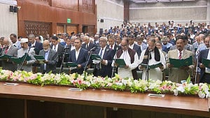 Two oaths, as many readings of the law