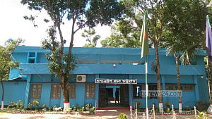 Army seizes microbus, Tk 1mn in cash in Ctg