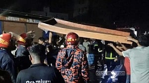 6 shops gutted in Chandpur market fire