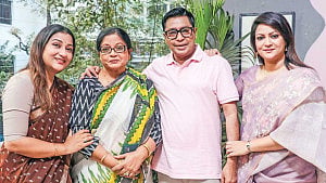 সাত বছর পর একসঙ্গে দীপা ও রিচি