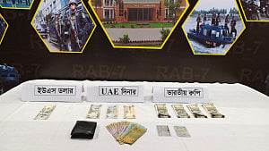 চট্টগ্রামে নকল ডলার, রুপিসহ গ্রেপ্তার ১