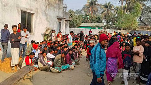 চন্দনাইশে ‘বার্মা কলোনিতে’ অভিযান, ৩৩৯ রোহিঙ্গা আটক