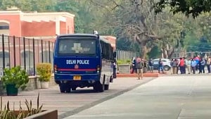 ‘দিল্লি হবে খালিস্তান’: ভারতের পার্লামেন্ট ও ৯ স্কুলে বোমা হামলার হুমকি