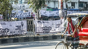 এখনো ঝুলছে ব্যানার-ফেস্টুন