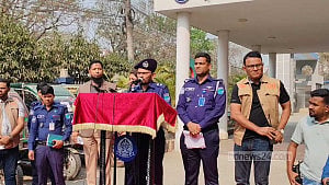ফরিদপুরে চোরাই ‘ইজিবাইক কারখানার’ সন্ধান, ইঞ্জিন নম্বর বদলে হত বিক্রি
