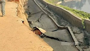 গাজীপুরে উদ্বোধনের আগেই সড়কে ধস