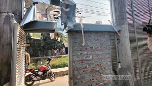 গোপালগঞ্জে ভোটকেন্দ্রে হাতবোমা হামলা, শিশুসহ আহত ৩