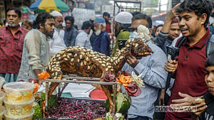 চকবাজারের বাহারি পদে ইফতার