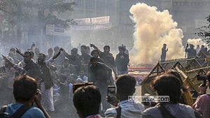 পুলিশের সঙ্গে ইনকিলাব মঞ্চের সংঘর্ষ: ৬৫ জন ঢাকা মেডিকেলে, ভর্তি একজন
