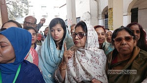 ইশরাকের জয়ের আশায় মা ইশমত আরা