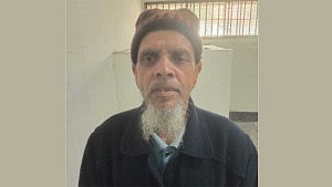 ঝালকাঠিতে মাদকাসক্ত যুবককে কুপিয়ে হত্যা, বাবা আটক