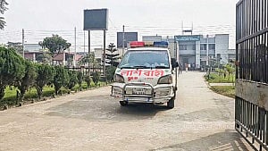 প্যারোলে মুক্তি মেলেনি ছেলের, বাবার লাশ নেওয়া হল জেল গেইটে