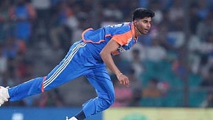 ৯ মাস পর মাঠে ফিরে খরুচে ভারতের তরুণ গতি তারকা