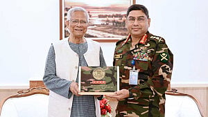 বিদায়ী সাক্ষাৎ: সহযোগিতার জন্য সেনাপ্রধানকে প্রধান উপদেষ্টার ধন্যবাদ