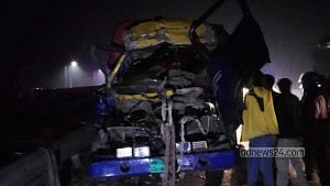 Pickup van driver, assistant die in Munshiganj crash