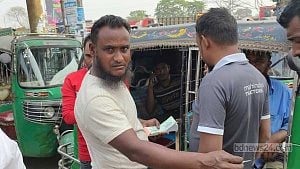 Transport workers block highway over ‘resurgence of extortion’