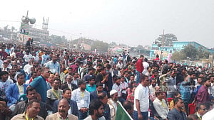 Tarique takes Nilphamari rally stage