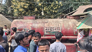 Trader dies as oil tanker crashes into Noakhali shop