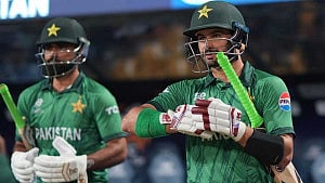 ফাখার ও সাহিবজাদার বিস্ফোরক জুটিতে রেকর্ড