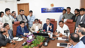চাঁদা না সমঝোতা: সরকারের শুরুতেই বিতর্কের ছায়া