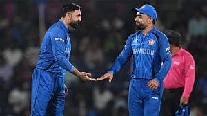 ৪১ বছর বয়সে ক্যারিয়ার সেরা বোলিং, নাবিকে আরও অনেক দিন দলে চান রাশিদ