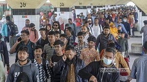ভোট শেষ, ছুটি শেষ, ঢাকায় ফিরছে মানুষ