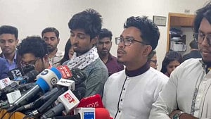 মোবাইল ফোন নিয়ে ইসির সিদ্ধান্ত ‘স্বৈরতান্ত্রিক’: সাদিক কায়েম
