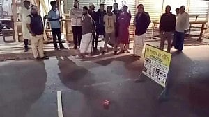 শরীয়তপুরে বিএনপি কার্যালয়ের সামনে হাতবোমার বিস্ফোরণ