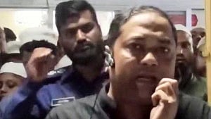 প্যারোলে মুক্তি পেয়ে মায়ের জানাযায় রানা প্লাজার মালিক, চাইলেন ক্ষমা