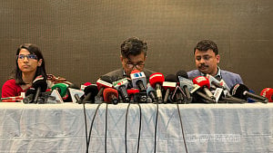 উপদেষ্টারা কেউ দেশ ছাড়ছেন না, শপথে থাকবেন: প্রেস সচিব