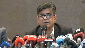 Advisors not leaving country: press secy
