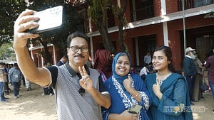 ‘It took a second’: Voters rush through referendum ballot