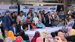 Shamila campaigns for Tarique in Dhaka-17