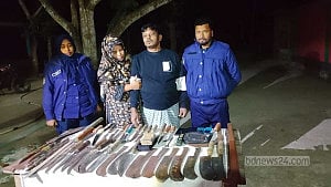 শরীয়তপুরে অস্ত্রসহ সাবেক ইউপি চেয়ারম্যান ও তার স্ত্রী আটক