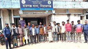 সিরাজগঞ্জে কৃষিজমির ‘টপসয়েল’ কেটে বিক্রি, ১৪ জনের কারাদণ্ড