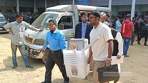সিলেটের ৬টি আসনের ভোটকেন্দ্রে যাচ্ছে নির্বাচনি সরঞ্জাম