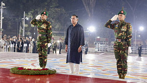 শহীদ মিনারে প্রধানমন্ত্রী ও রাষ্ট্রপতির শ্রদ্ধা