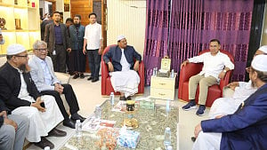 Tarique visits Charmonai Pir