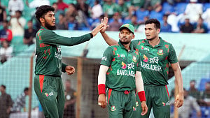 ‘এ প্লাস’ থেকে এবার ‘এ’ ক্যাটেগরিতে তাসকিন, সঙ্গী তিন অধিনায়ক