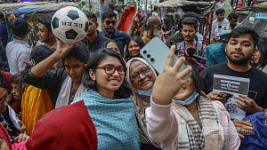 শেষ সময়ের প্রচারে তাসনিম জারা