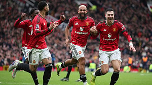 Man United strengthen top-four grip with Spurs win
