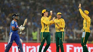 ৯১ হাজার দর্শকের সামনে ভারতকে ১১১ রানে গুটিয়ে প্রোটিয়াদের বিশাল জয়