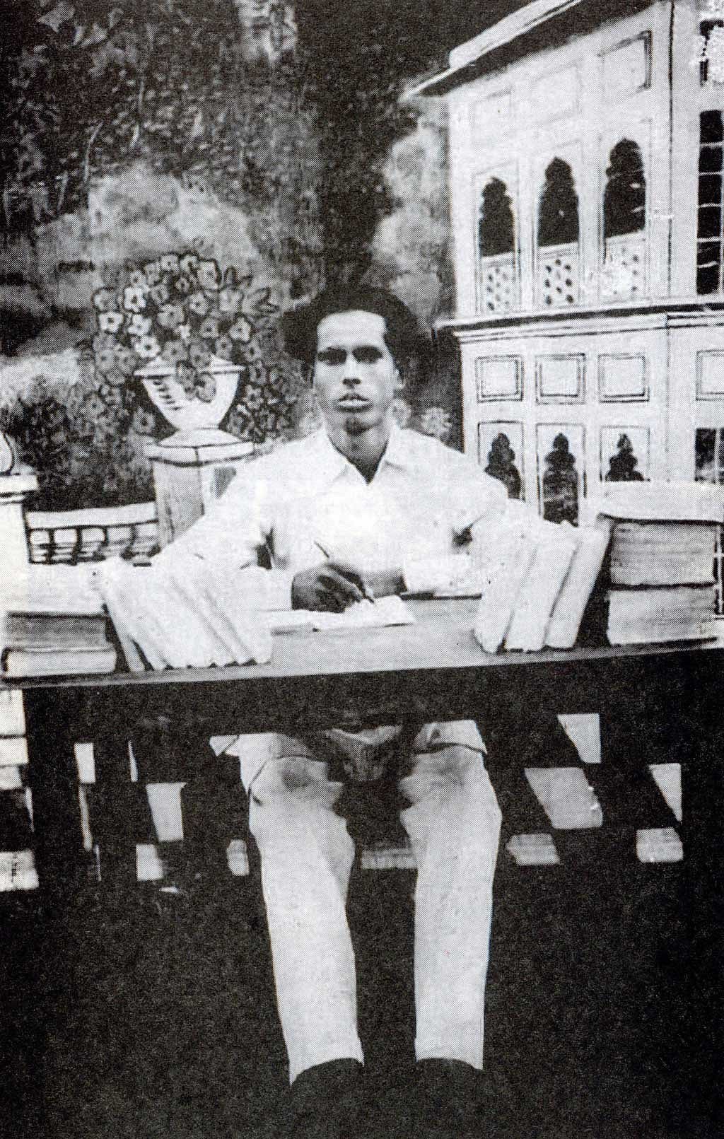 স্টুডিওতে তোলা রফিকের প্রতিকৃতি। ছবি: লেখকের সৌজন্যে