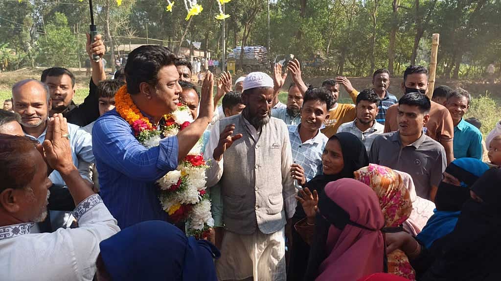 চট্টগ্রাম-১৪ আসনে টানা ছয়বার এমপি ছিলেন এলডিপি সভাপতি অলি আহমদ। এবার আসনটিতে এলডিপির প্রার্থী হয়েছেন তার ছেলে ওমর ফারুক।