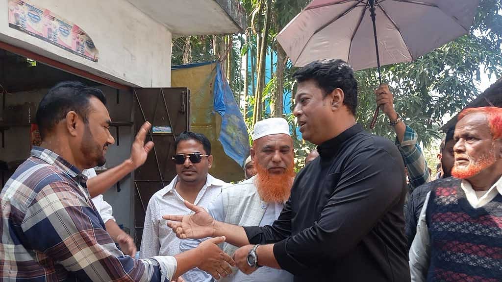 বাবা অলি আহমদের সুনামের কারণে জয় নিয়ে আশা করছেন এলডিপির ওমর ফারুক।