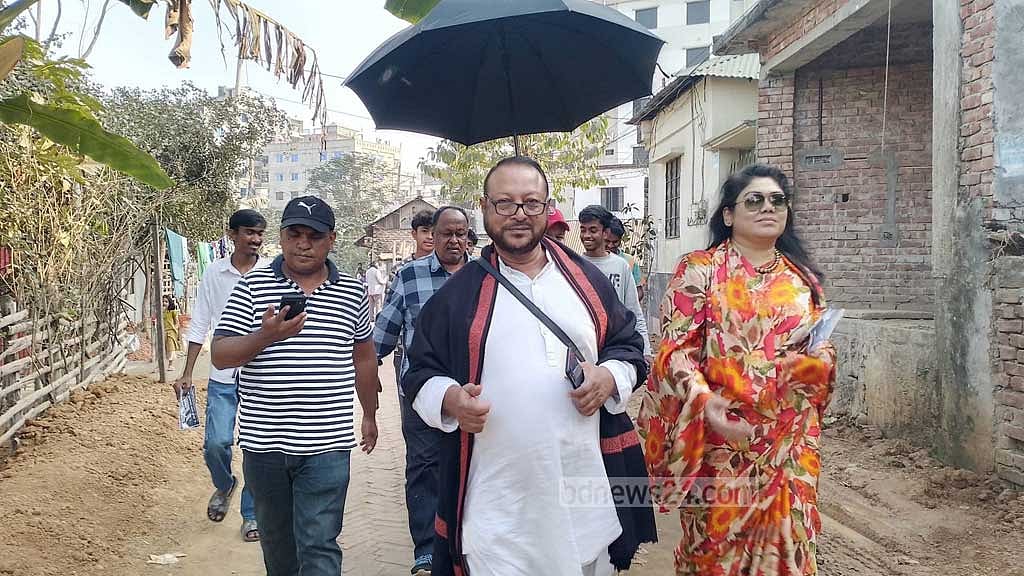 ১১ দলীয় জোটের আরেক শরীক দল এলডিপির প্রার্থী অবসরপ্রাপ্ত লেফটেন্যান্ট জেনারেল চৌধুরী হাসান সারওয়ার্দীও ছাতা প্রতীক নিয়ে ভোটের মাঠে আছেন।